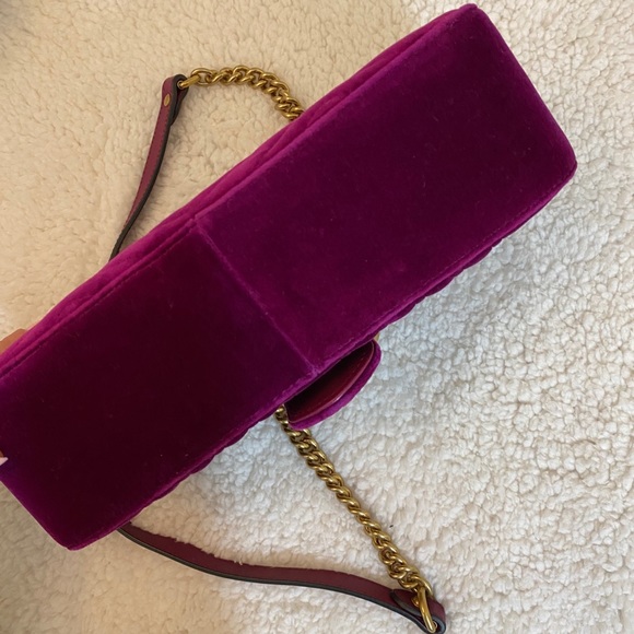 🦋HOST PICK🦋 GUCCI VELVET MARMOT PURPLE CHAIN BAG - Picture 10 of 12